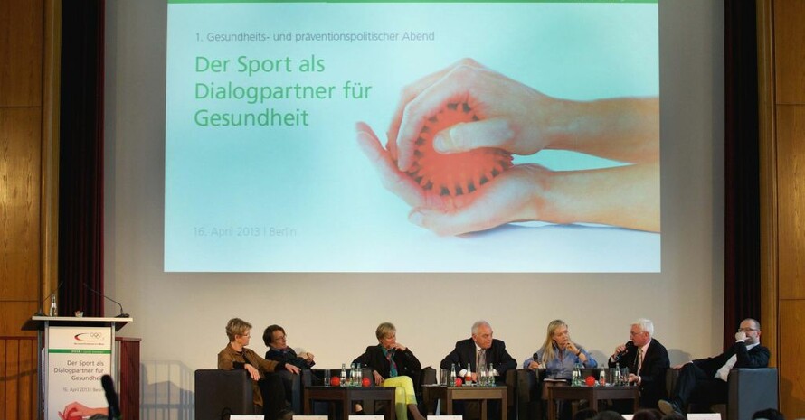 Walter Schneeloch (m.) diskutierte mit den gesundheitspolitischen Sprechern der Parteien über den Sport als Dialogpartner für Gesundheit. Foto: camera 4